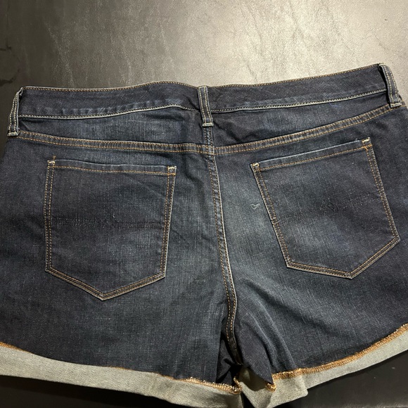 Arizona Shorts - Picture 2 of 3